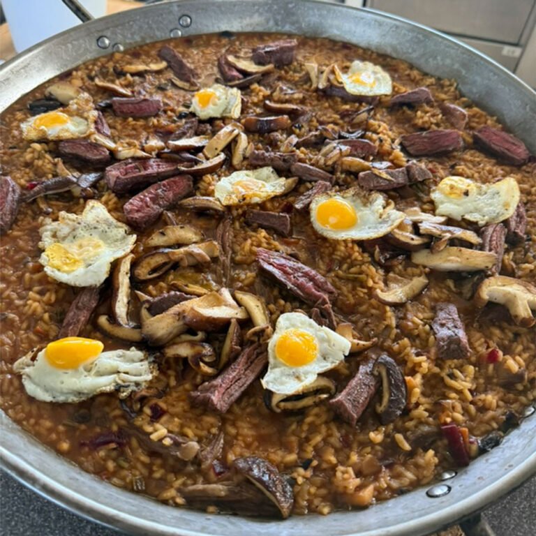 private-chef-aina-arroz-de-carne-y-huevo-meat-paella-